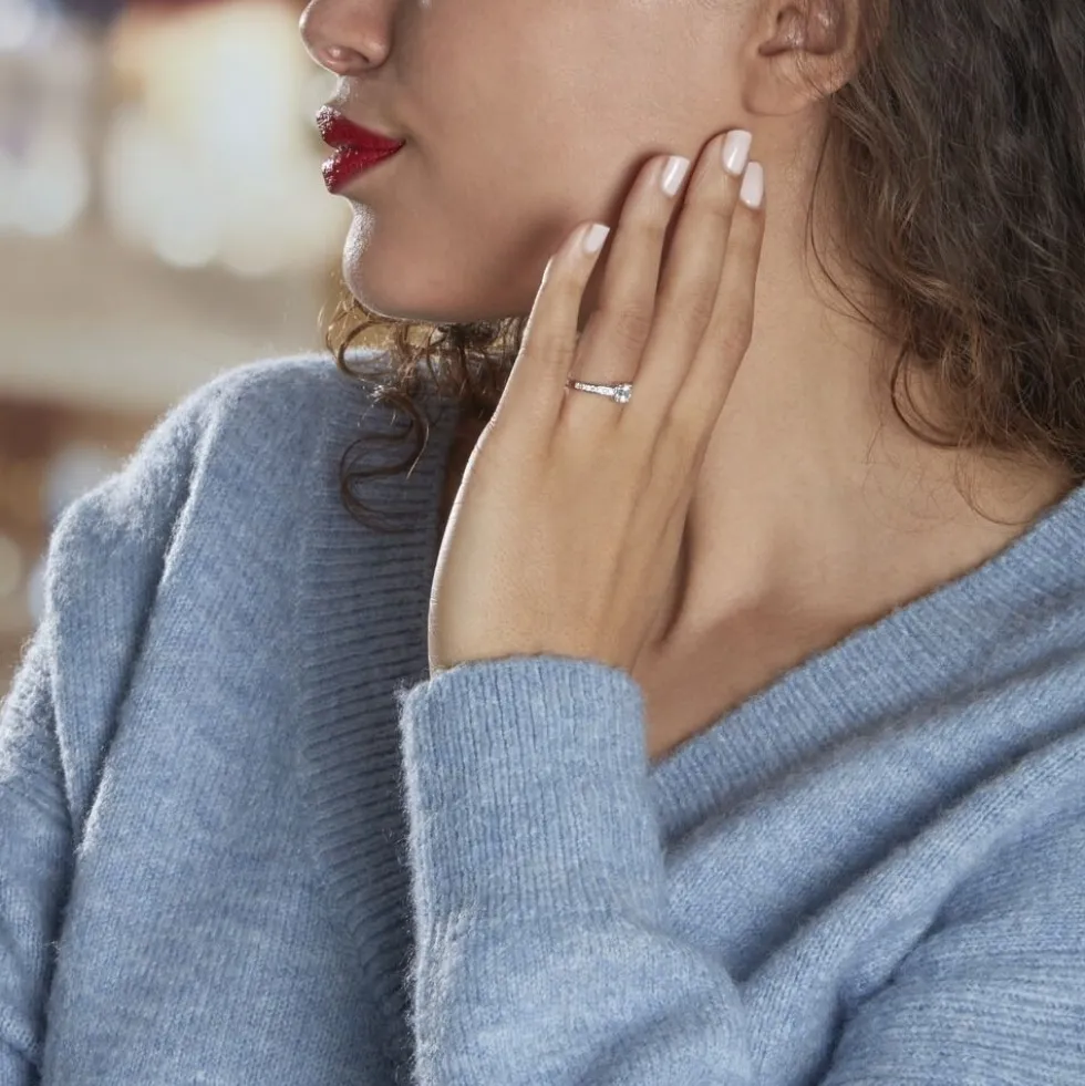 Bague Solitaire Accompagné Aramis Or Blanc Diamant Synthétique