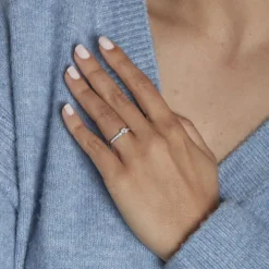 Bague Solitaire Accompagné Aramis Or Blanc Diamant Synthétique