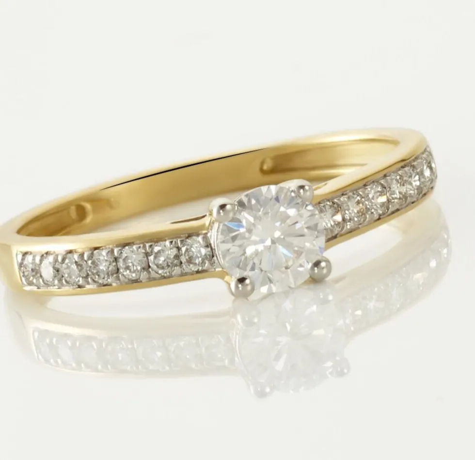 Bague Solitaire Accompagné Aramis Or Jaune Diamant Synthétique