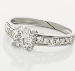 Bague Solitaire Accompagné Aramis Or Blanc Diamant Synthétique
