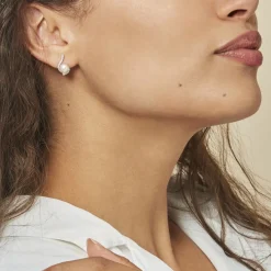 Boucles D'oreilles Puces Cassiopea Or Blanc Oxyde Et Perle De Culture