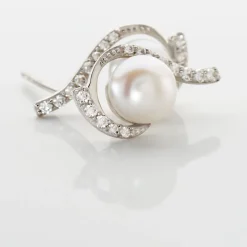 Boucles D'oreilles Puces Cassiopea Or Blanc Oxyde Et Perle De Culture