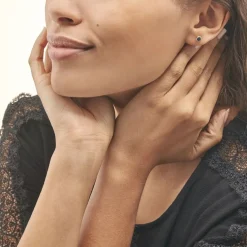 Boucles D'oreilles Puces Edy Serti Clos Or Jaune Saphir