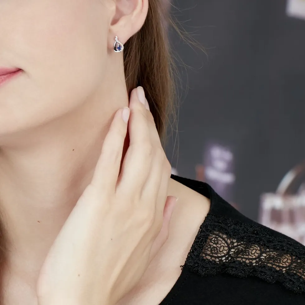 Boucles D'oreilles Puces Boucla Or Blanc Saphir Et Diamant