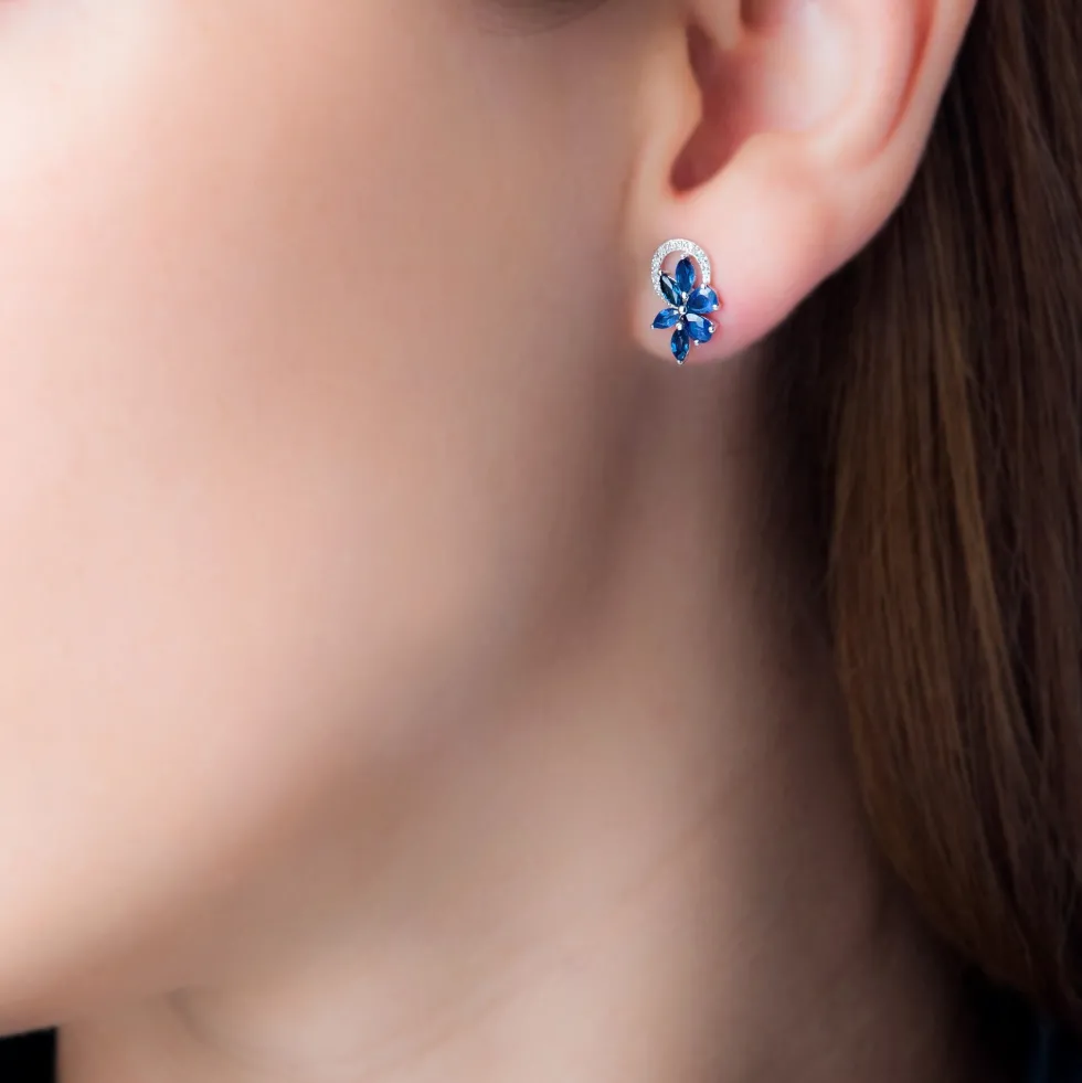 Boucles D'oreilles Puces Bouquet Or Blanc Saphir Et Diamant