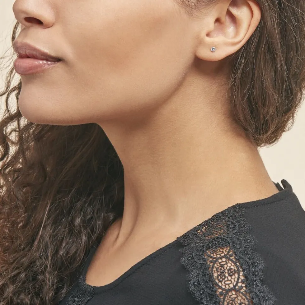 Boucles D'oreilles Puces Carin Serti Griffe 2 Or Jaune Oxyde