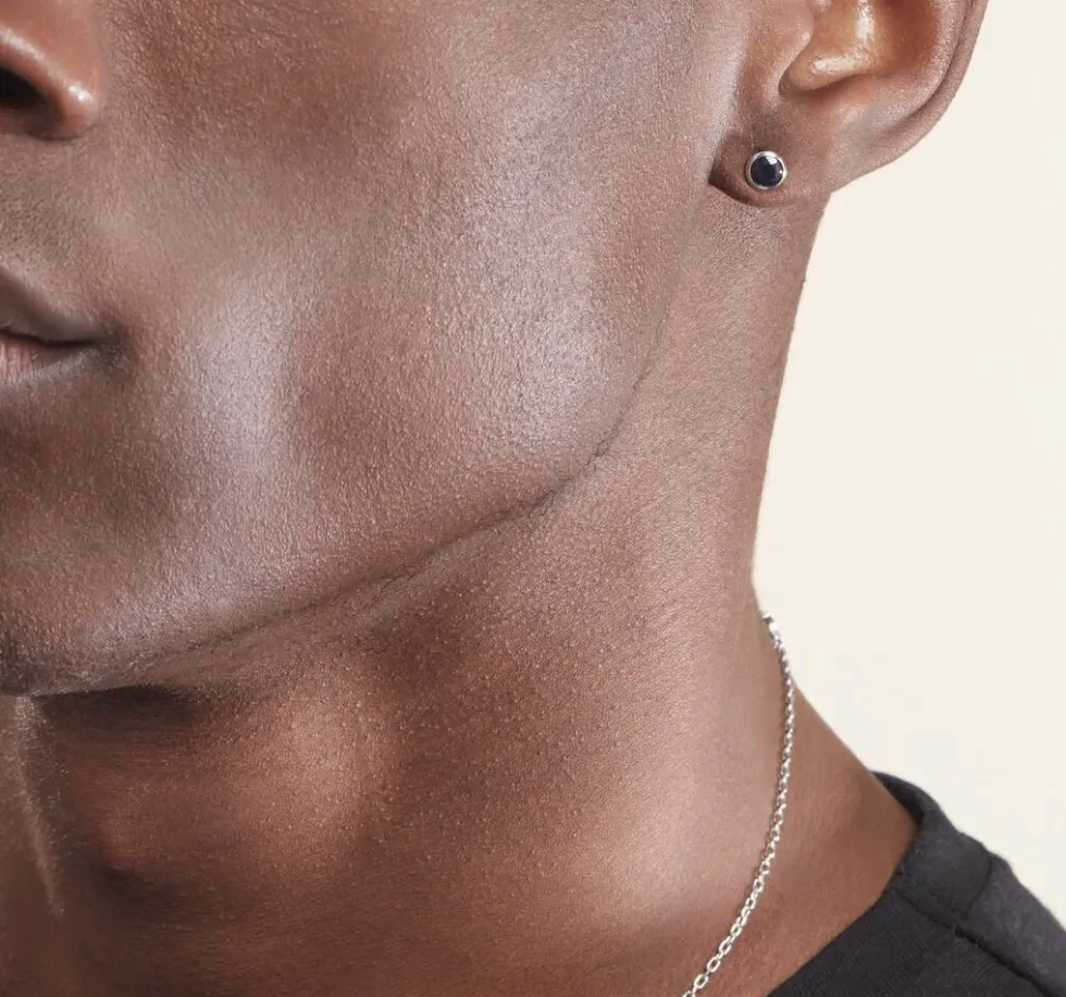Boucles D'oreilles Puces Edy Serti Clos Or Blanc Saphir