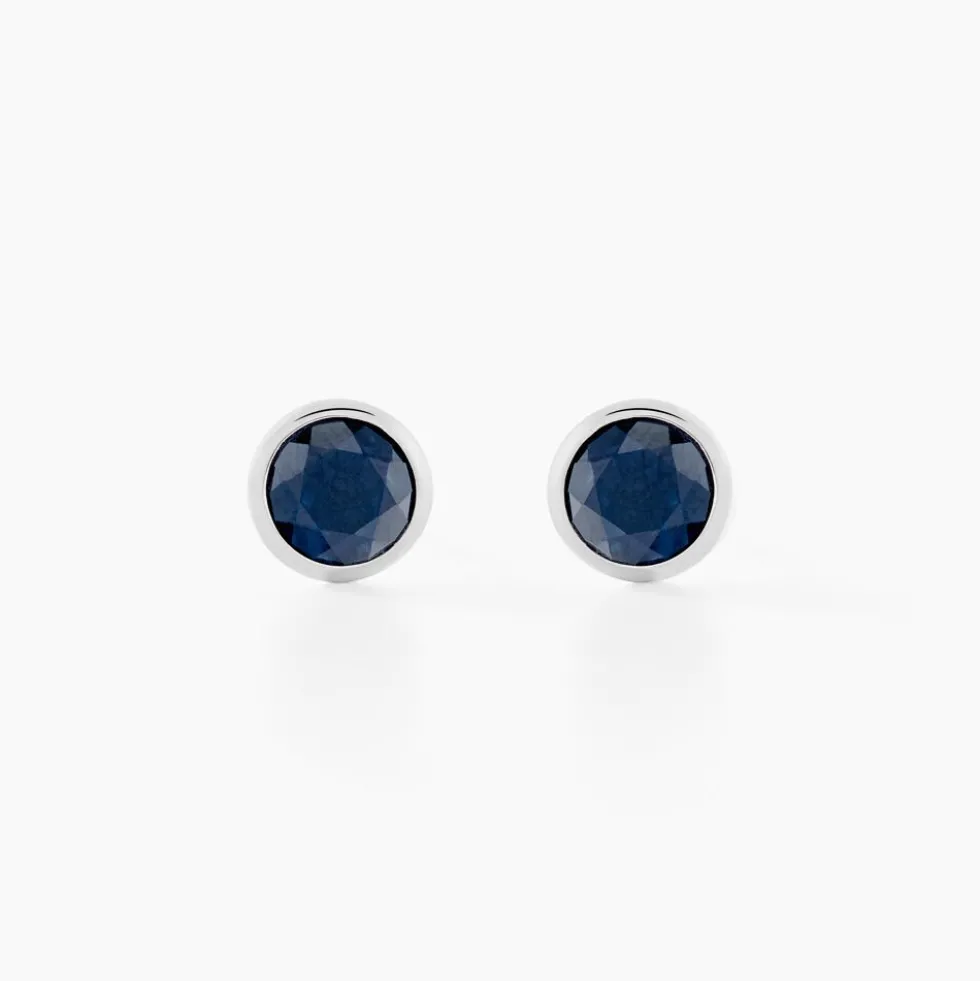 Boucles D'oreilles Puces Edy Serti Clos Or Blanc Saphir