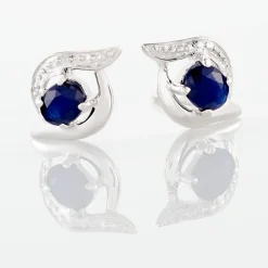 Boucles D'oreilles Puces Lydia Or Blanc Saphir