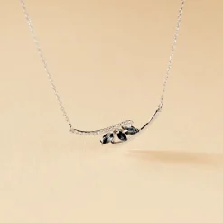 Collier Petale Or Blanc Saphir Et Diamant